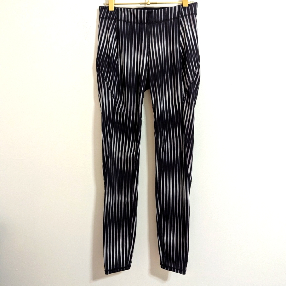 Ivy Park Medium Black White Kaleidoscope Gym Yoga Pilates Workout Gym Leggings - Picture 3 of 12